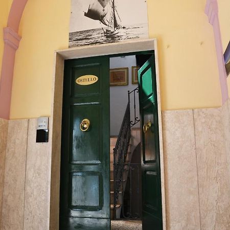 Ostello La Stazione Альба-Адриатика Экстерьер фото